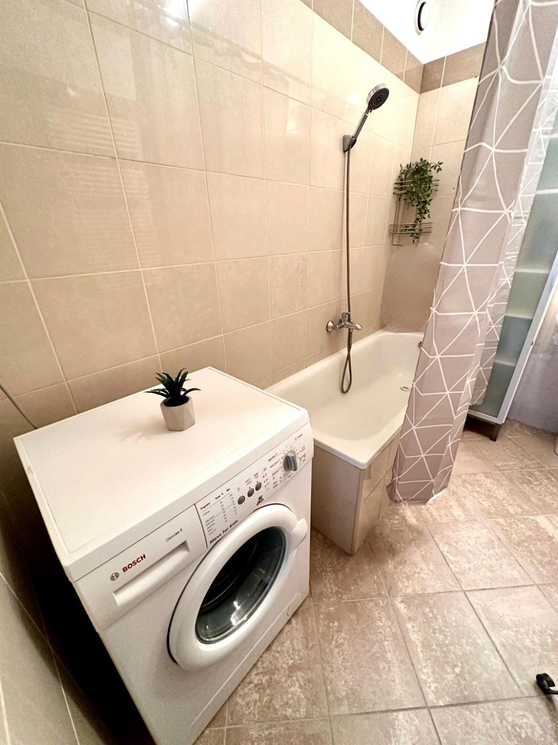 City Center Apartment With Balcony 布达佩斯 外观 照片